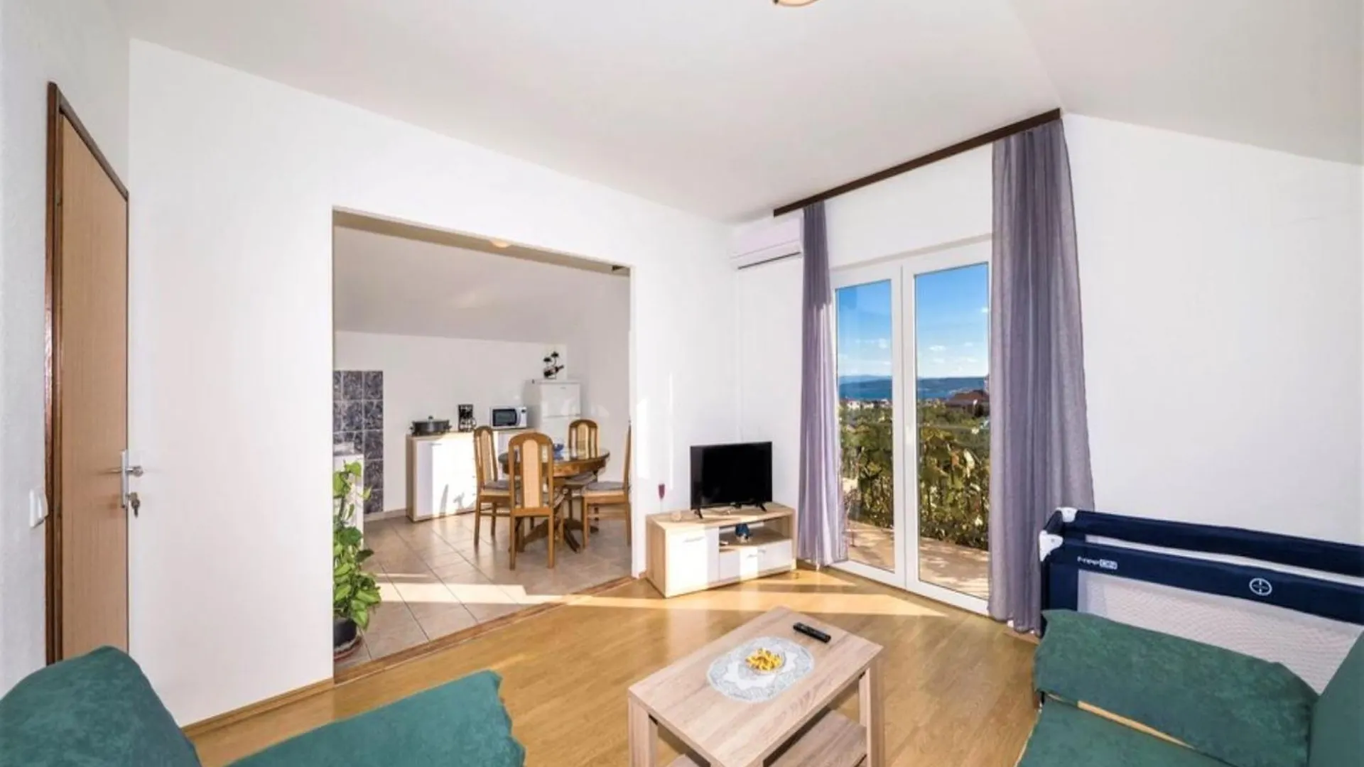 Trogir Comfortable Apartment With Terrace