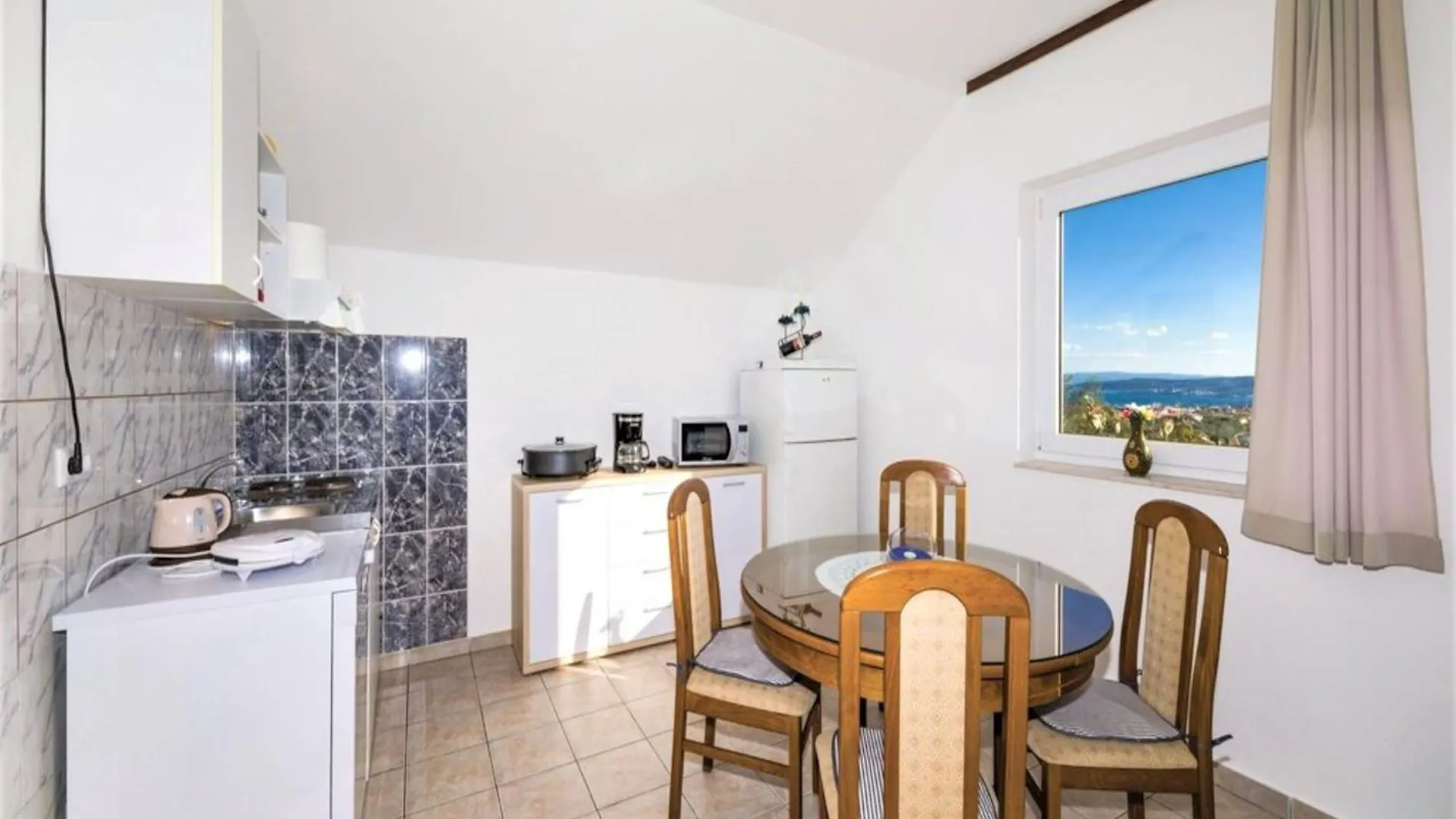 Trogir Comfortable Apartment With Terrace